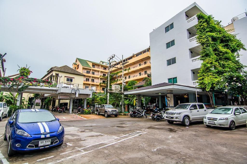 Hotel Sutus Court 5 Pattaya Exterior foto