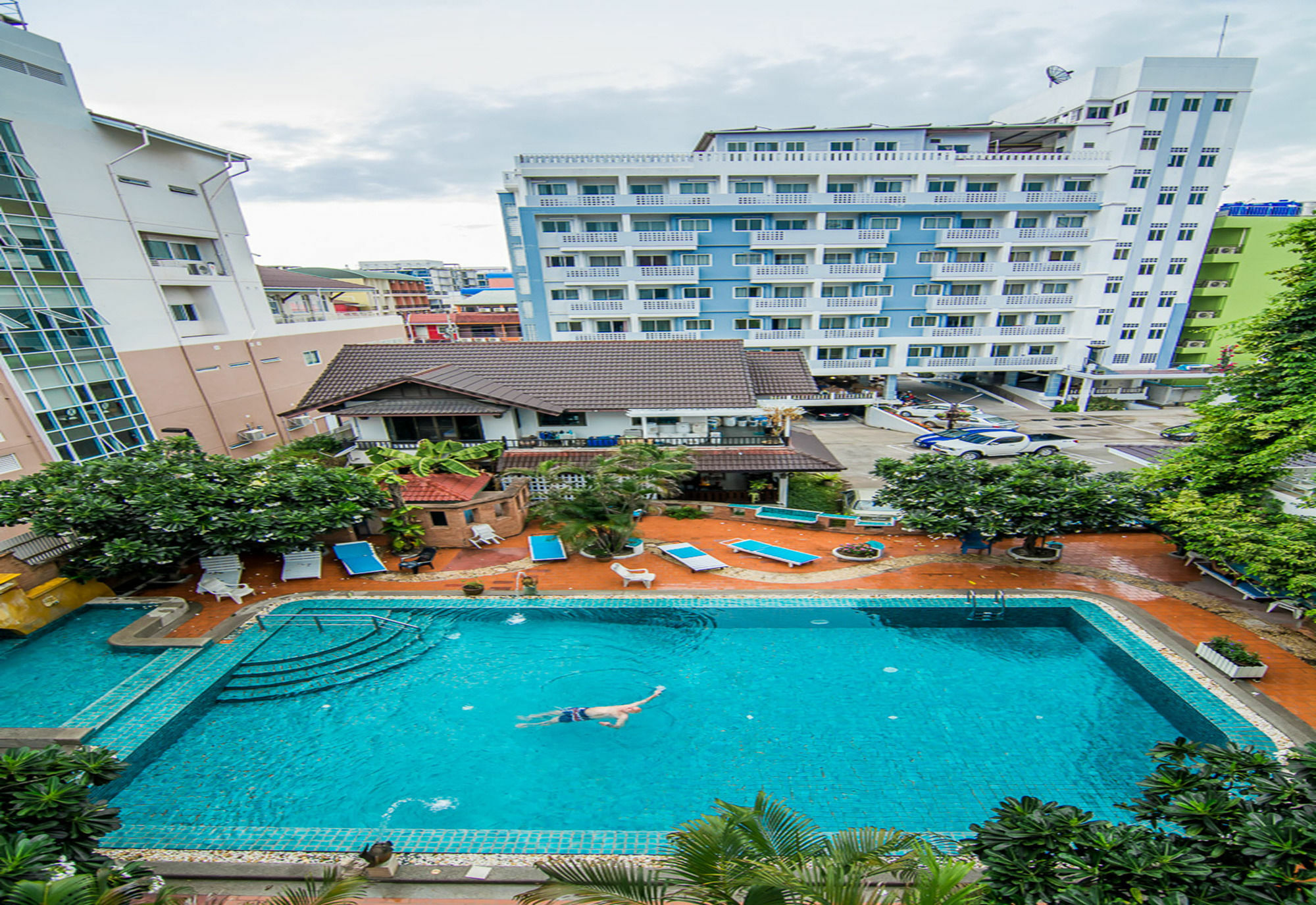 Hotel Sutus Court 5 Pattaya Exterior foto